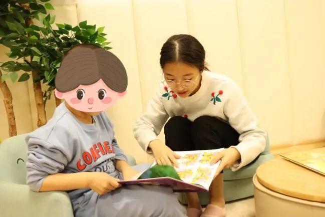 洪城重阳暖意浓银发志愿者显担当(图1)